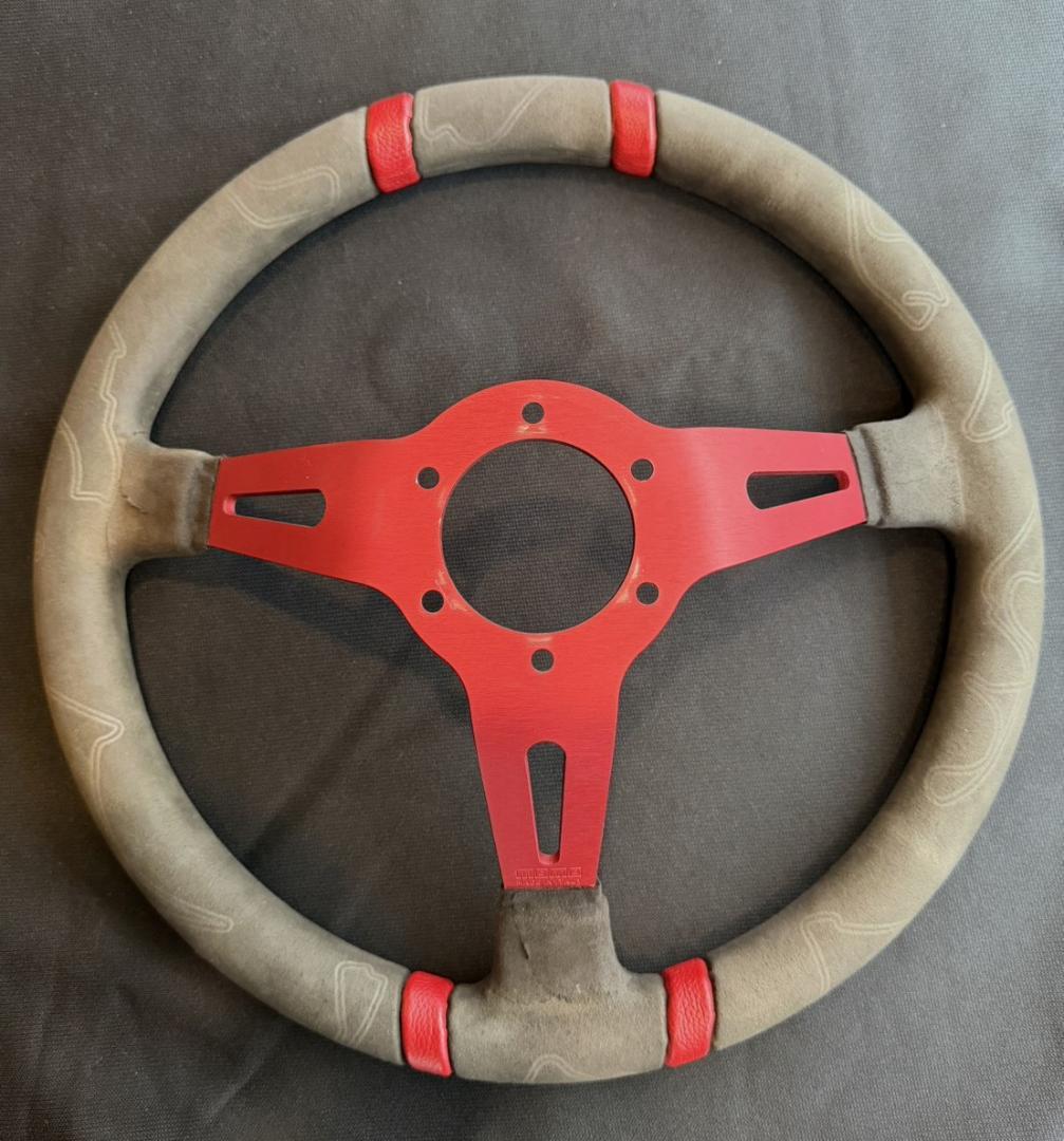 momo ステアリング U-02 ULTRA RED 純正ホーンボタン付き