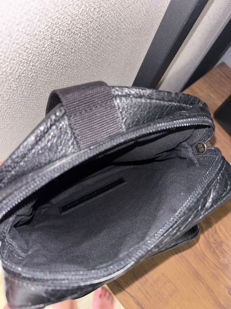 BALENCIAGA ブラックレザーショルダーバッグ