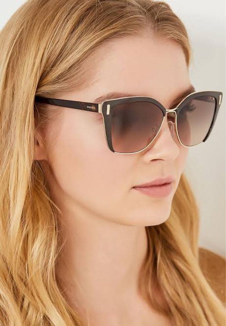 新品未使用！　プラダ　サングラス　PRADA レディース　キャットアイ