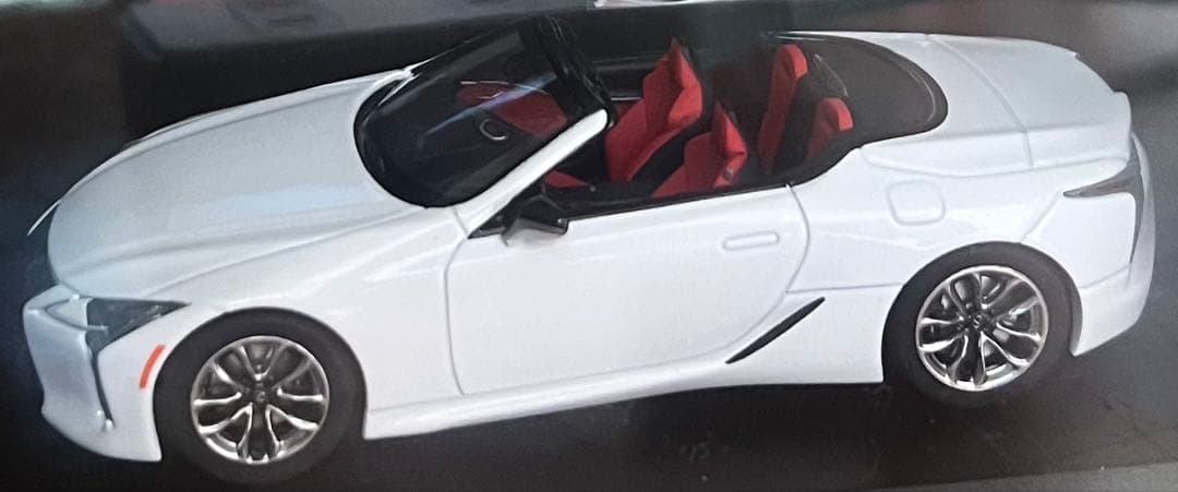 非売品Lexus LC500 Convertible 左ハンドル車ホワイト