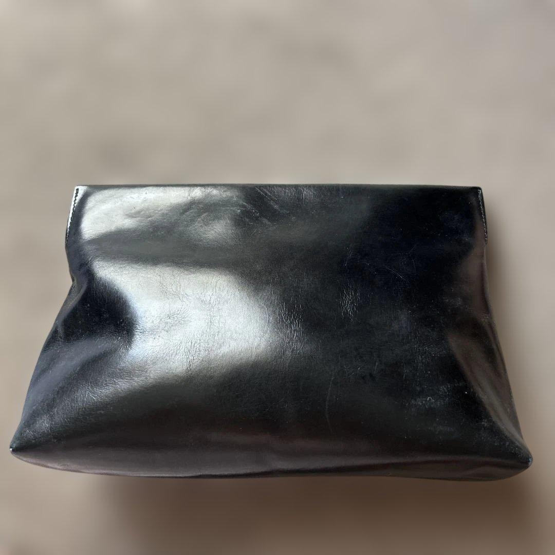 ブラックレザー クラッチバッグ ゴールド金具　 フェラガモ