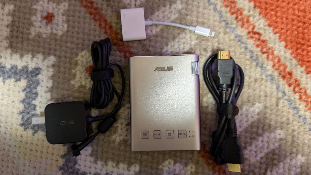 ASUS　モバイルプロジェクター