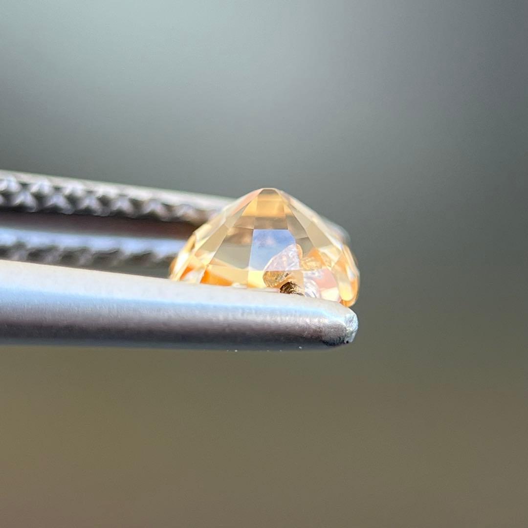 スリランカ産非加熱天然オレンジイエローサファイアルース