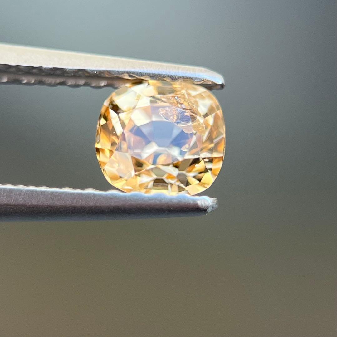 スリランカ産非加熱天然オレンジイエローサファイアルース