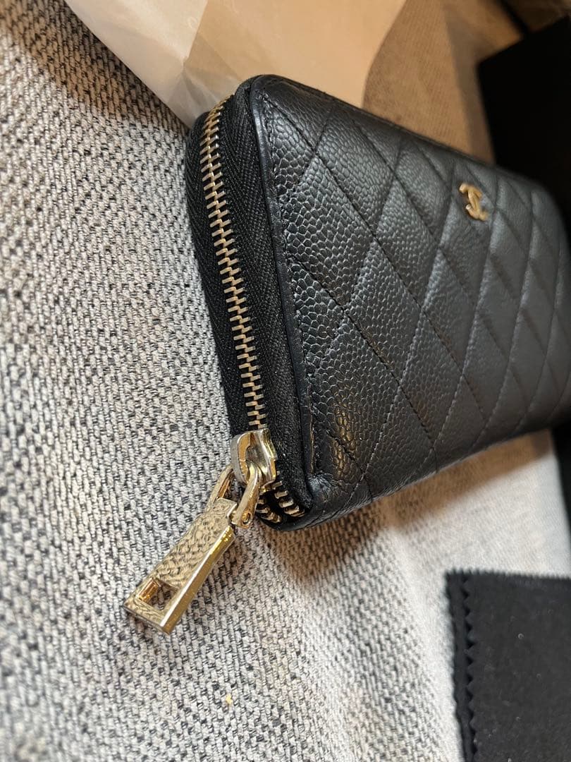 CHANEL キャビアスキン　ラウンドファスナー　ブラック キルティング 長財布