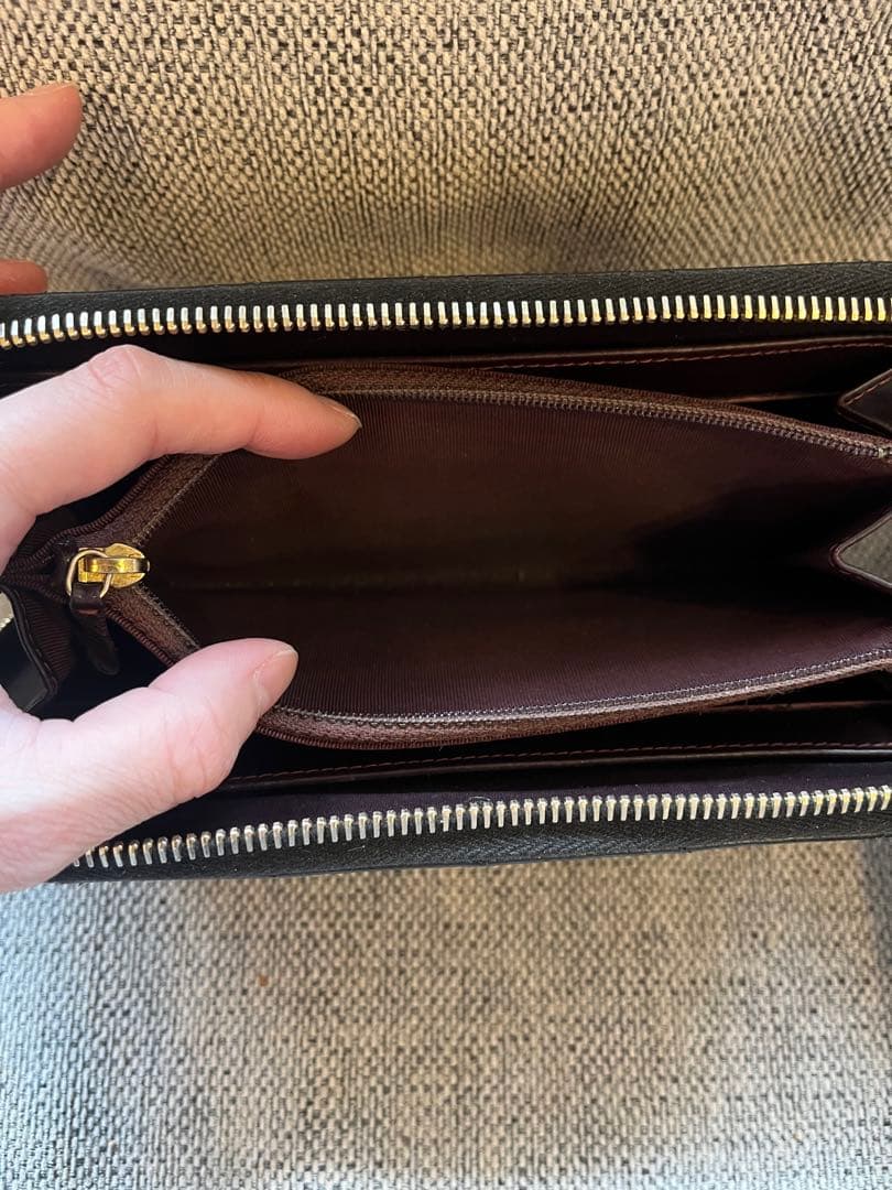 CHANEL キャビアスキン　ラウンドファスナー　ブラック キルティング 長財布