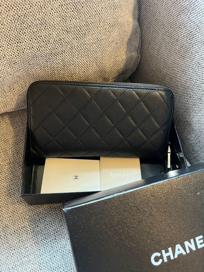 CHANEL キャビアスキン　ラウンドファスナー　ブラック キルティング 長財布