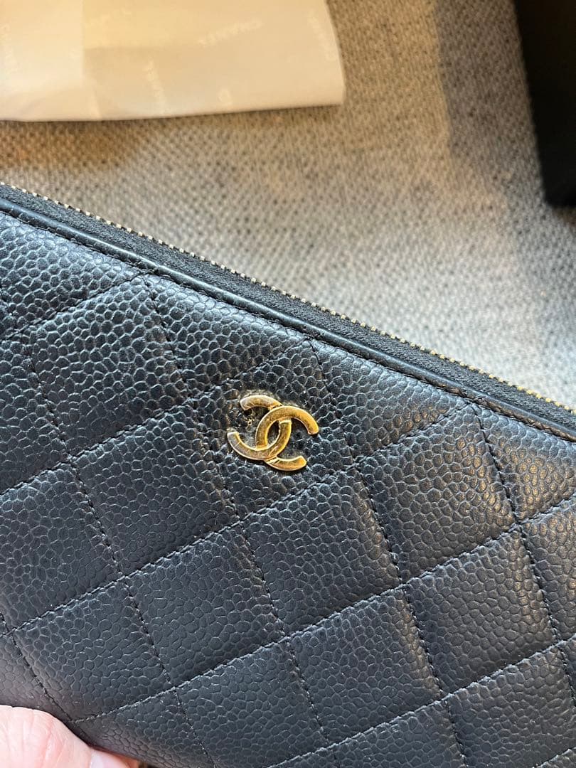 CHANEL キャビアスキン　ラウンドファスナー　ブラック キルティング 長財布