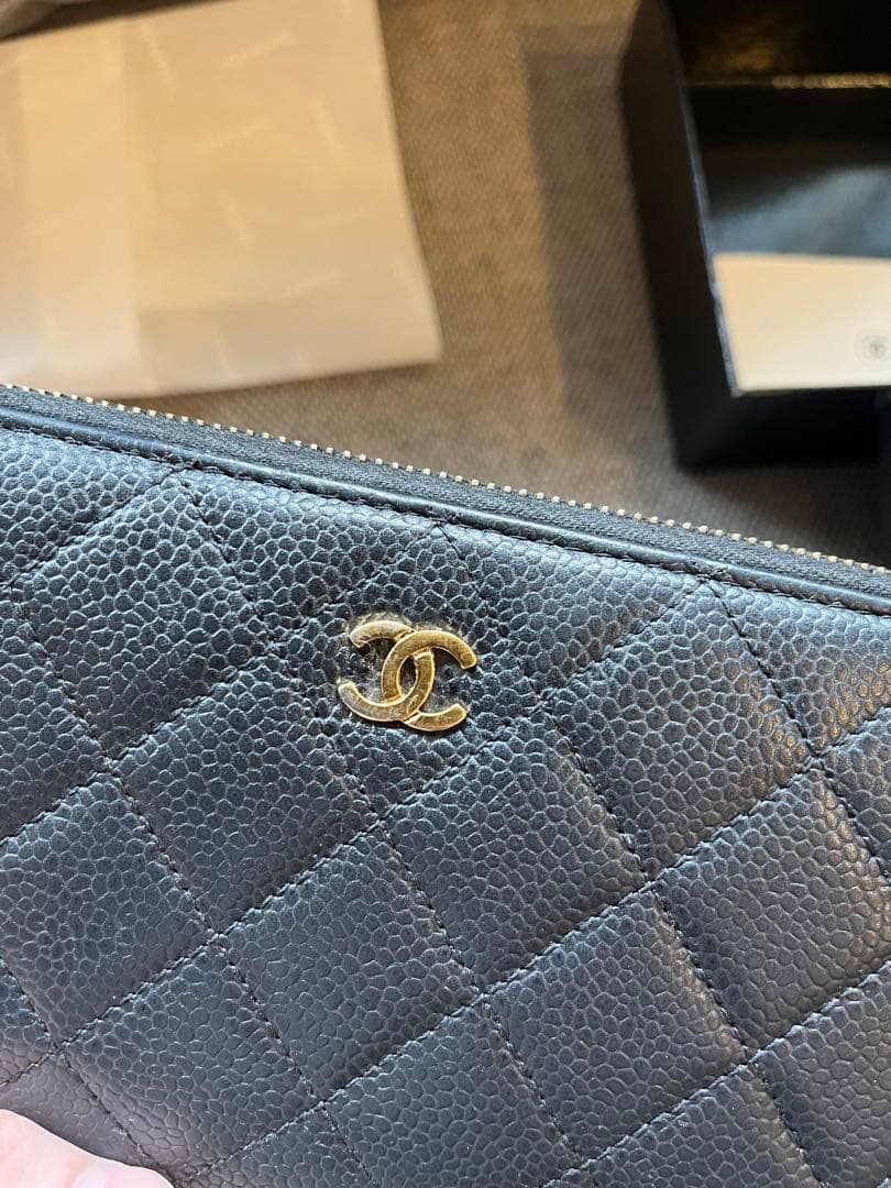 CHANEL キャビアスキン　ラウンドファスナー　ブラック キルティング 長財布