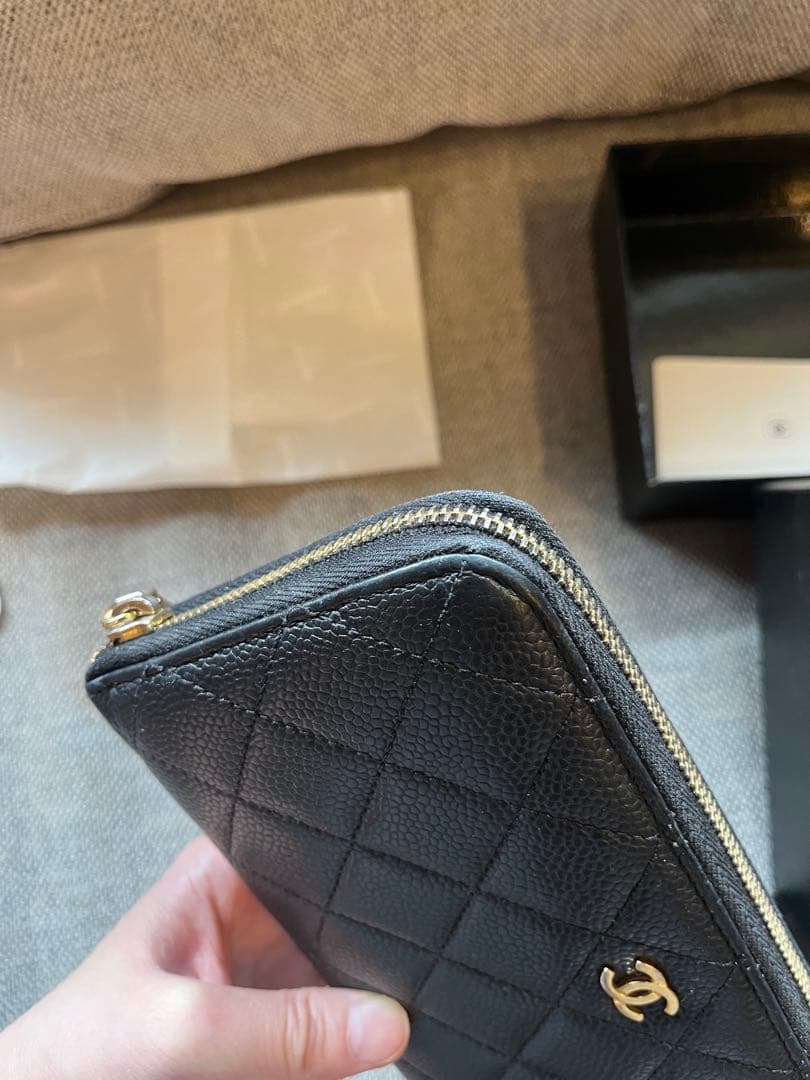 CHANEL キャビアスキン　ラウンドファスナー　ブラック キルティング 長財布