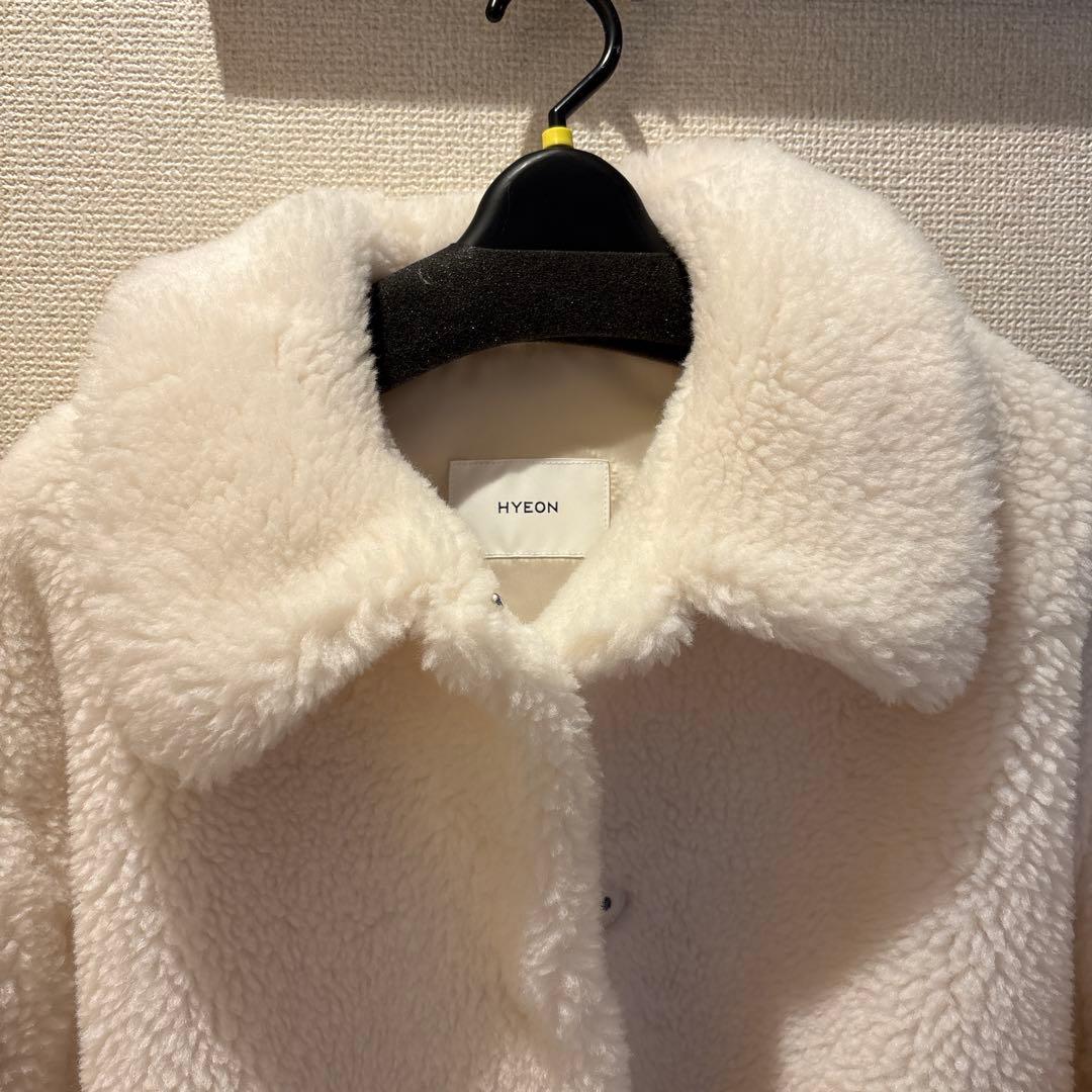 hyeon ted cape ホワイト　サイズS