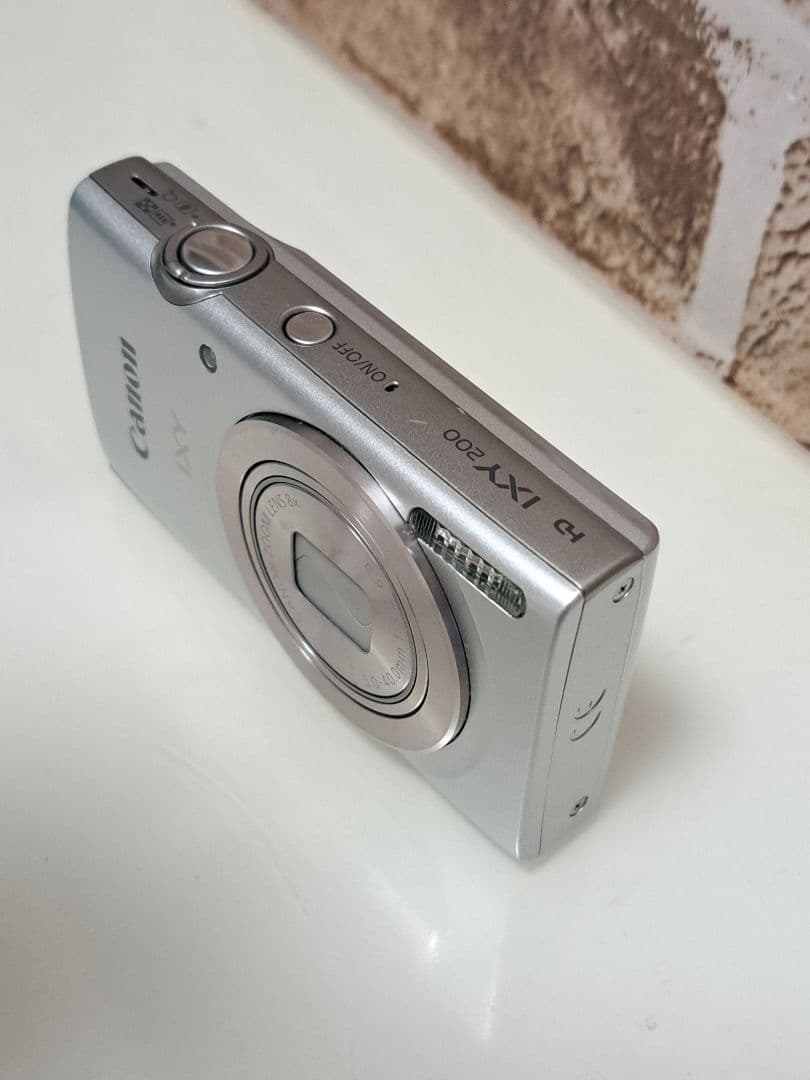 Canon コンパクトデジタルカメラIXY 200　メモリーカード16GB 付き