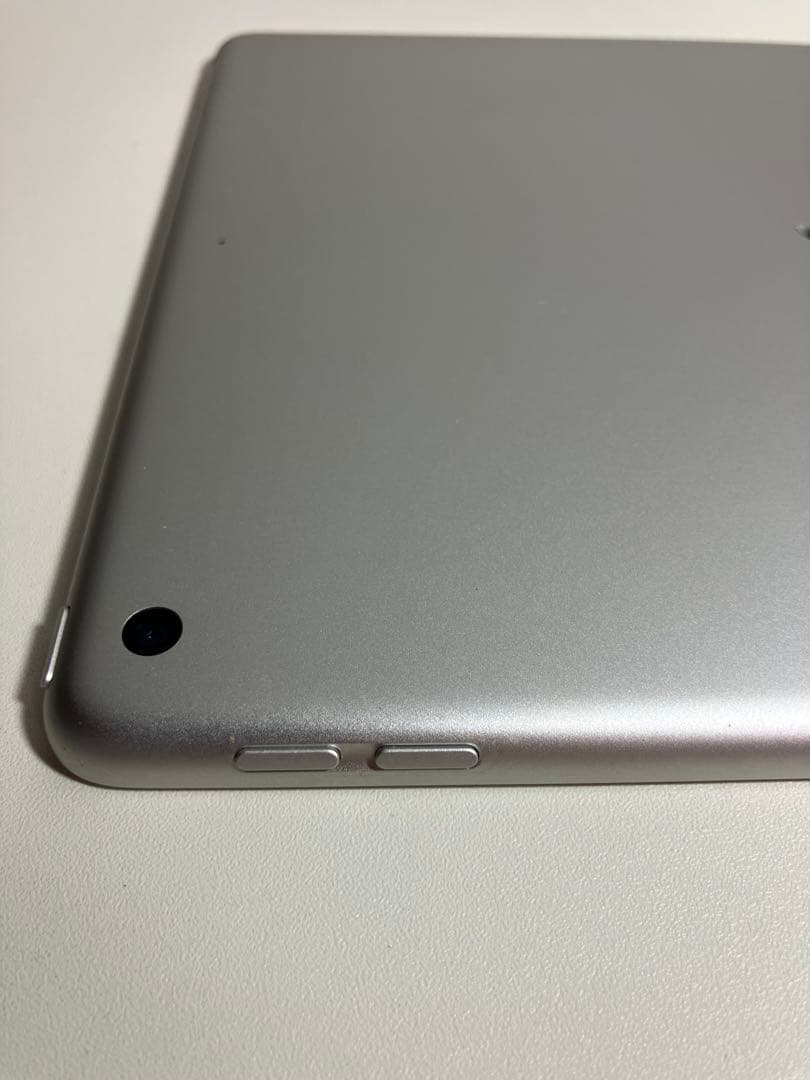 iPad 第8世代 32GB Wi-Fi MYLA2J/A(やや難あり)