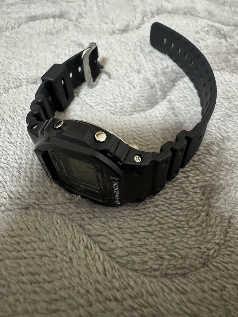 カシオ　G-SHOCK DW-5600UE