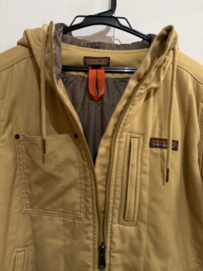 ハルpatagona フード付きベージュジャンパー