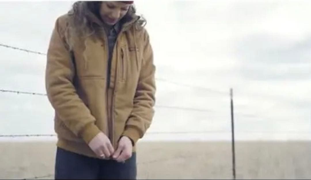 ハルpatagona フード付きベージュジャンパー