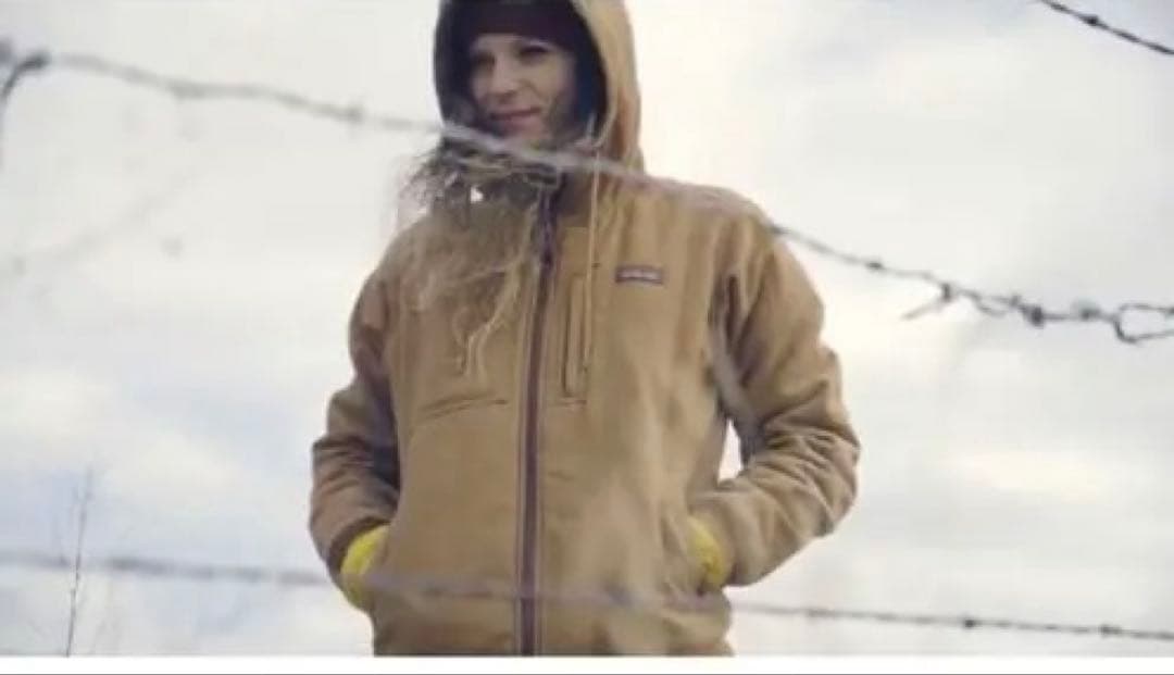 ハルpatagona フード付きベージュジャンパー