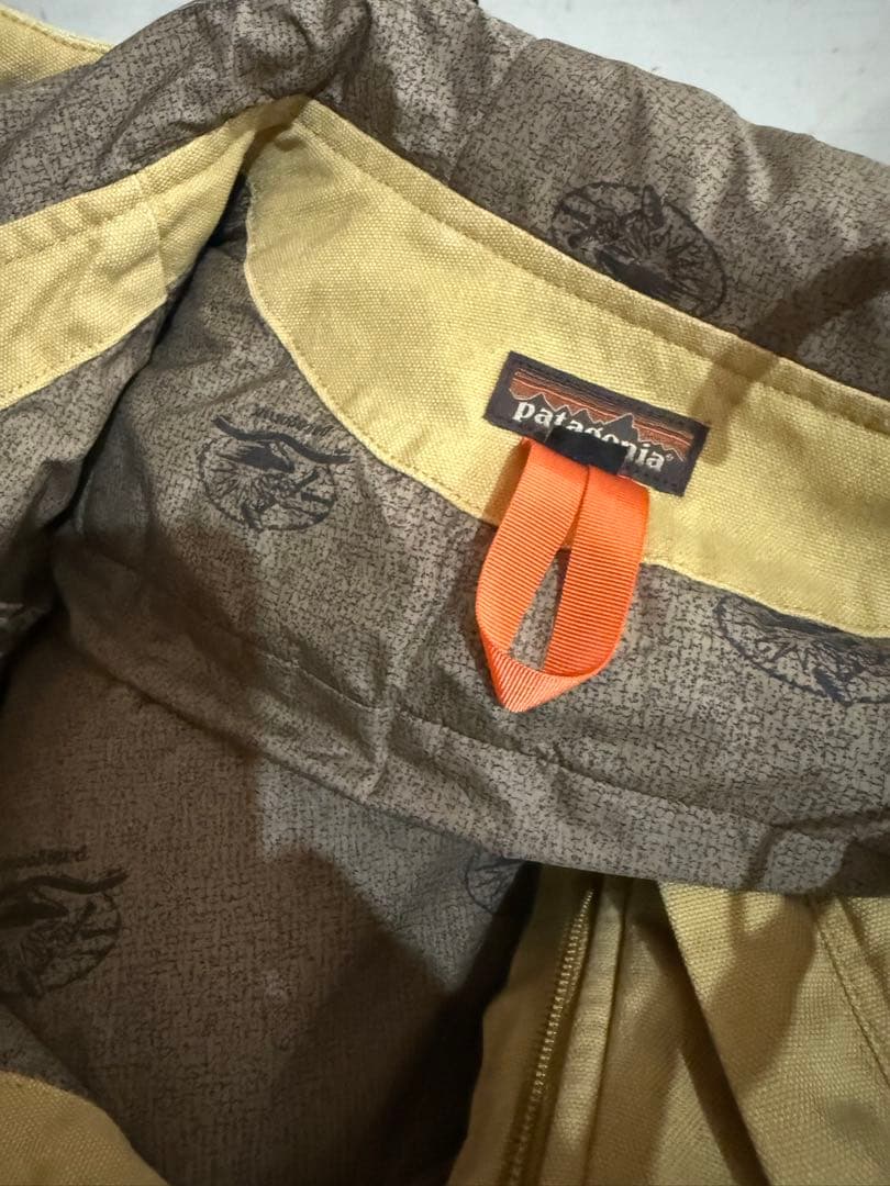 ハルpatagona フード付きベージュジャンパー