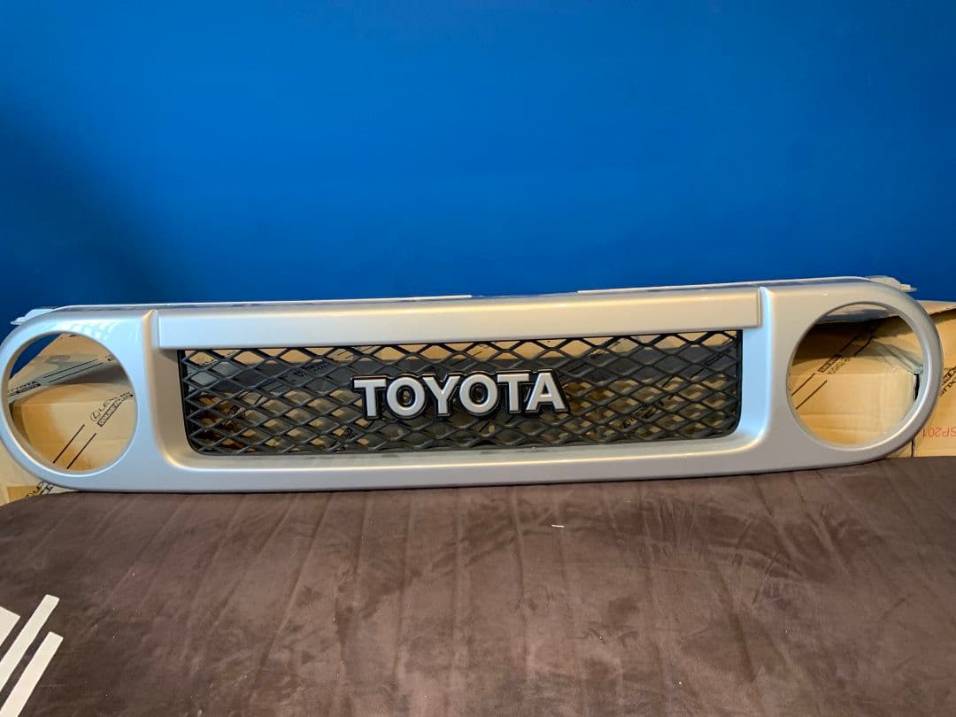 トヨタ FJクルーザー 純正フロントグリル