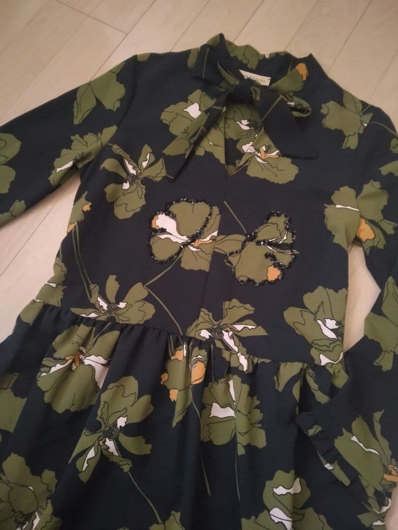 【値下げ】美品＊アーモワールカプリス＊ボウタイ花柄ロングワンピース