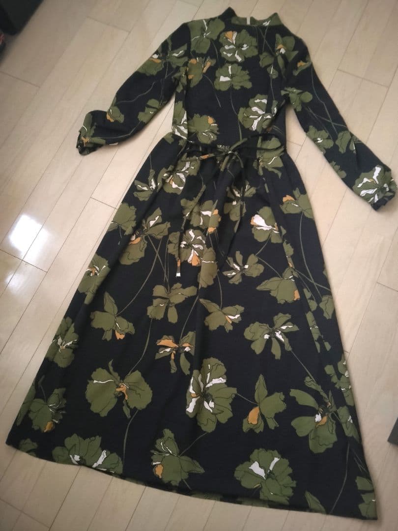 【値下げ】美品＊アーモワールカプリス＊ボウタイ花柄ロングワンピース