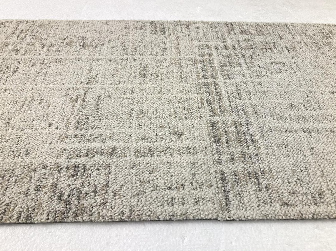 よるのヤア：のんびり発送　タイルカーペット５４枚　新品・未使用