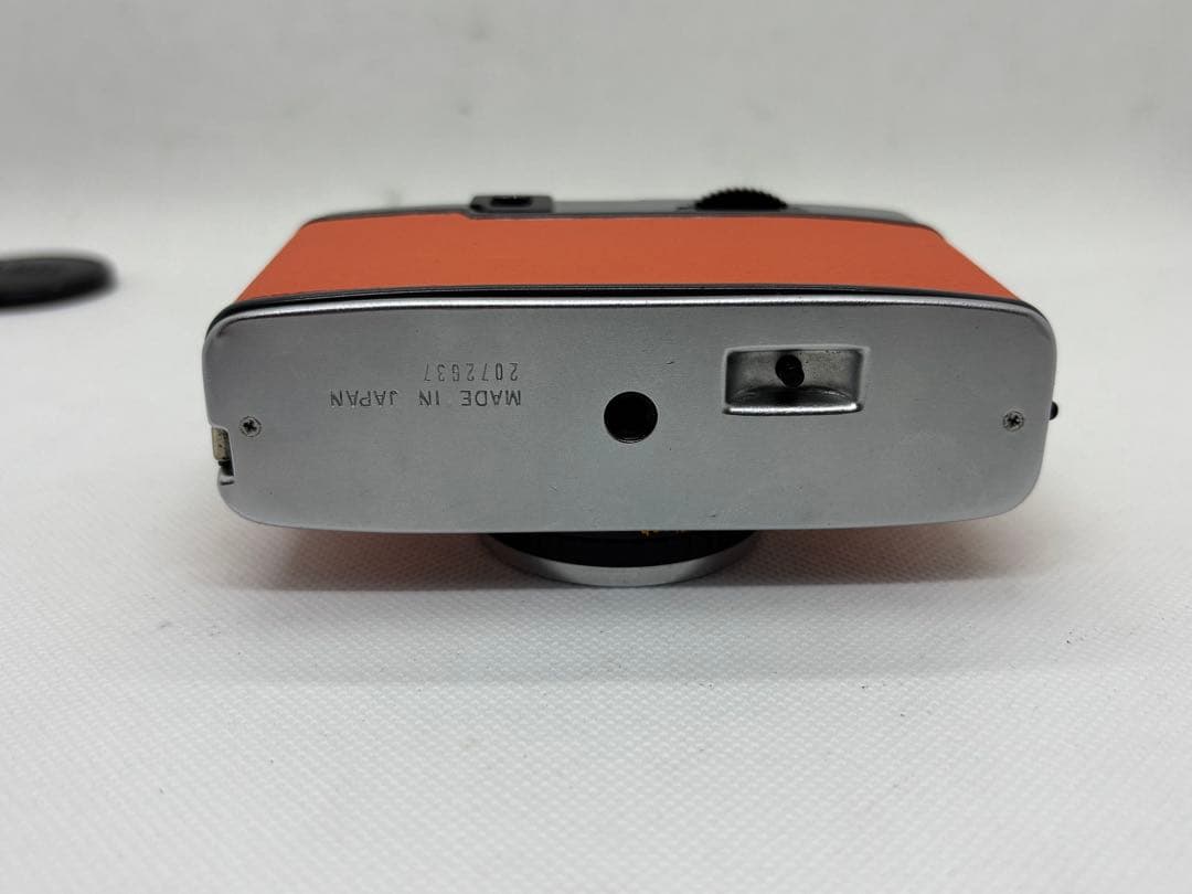 Olympus pen EE-2 人気のハーフサイズカメラ おしゃれなオレンジ