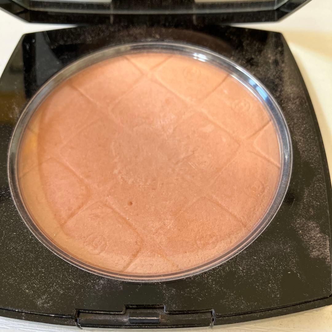 シャネルアイシャドウ、フェイスパウダー、ポーチまとめ売り