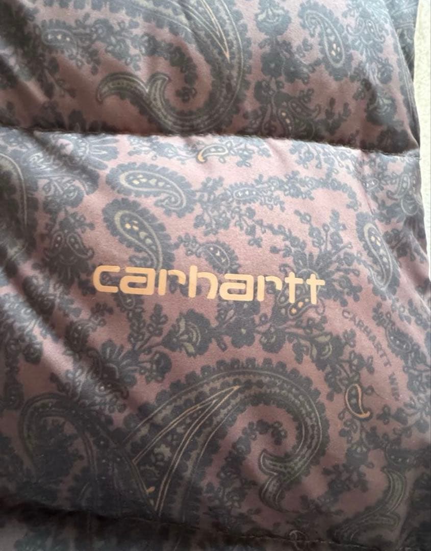 美品　カーハートwip spring field ダウンベスト　ペイズリー