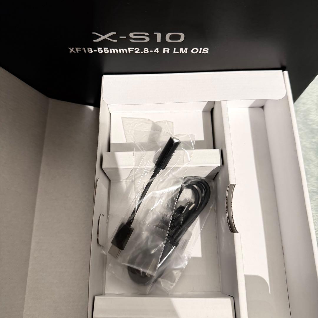 【美品】FUJIFILM XS10 ボディ 女性使用 液晶フィルム付 付属品完備