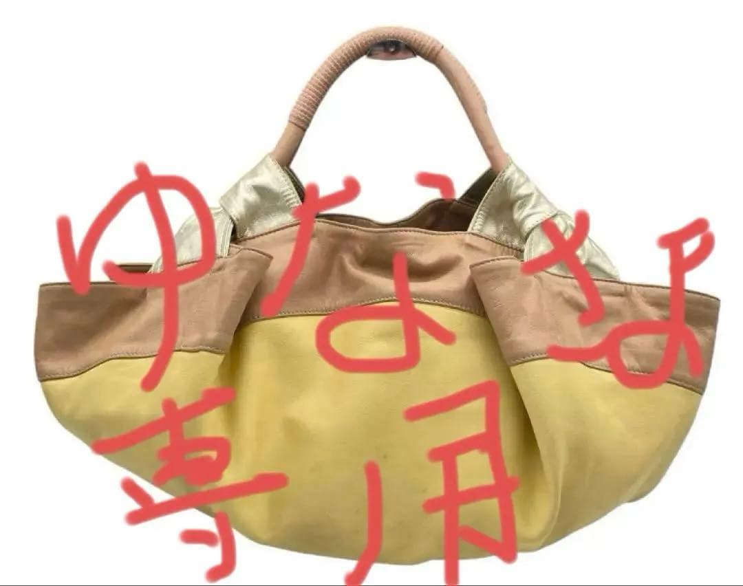 ゆな LOEWE ナッパアイレ イエローとベージュのバッグ 限定カラー