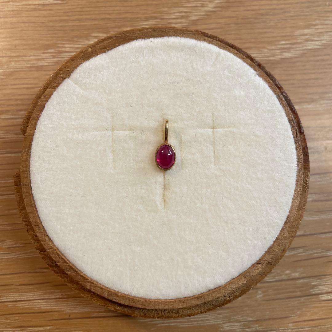 ハリックァ　ルビーオーバルチャーム(18金)