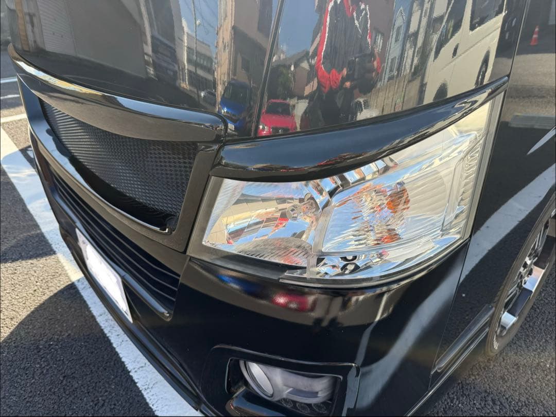 NV350 E26 キャラバン　グリルとアイライン　黒　とてもかっこいいですよー