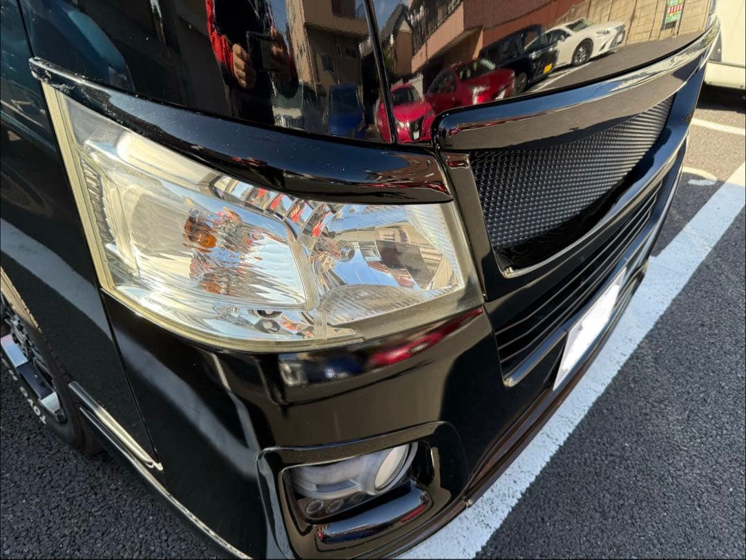 NV350 E26 キャラバン　グリルとアイライン　黒　とてもかっこいいですよー