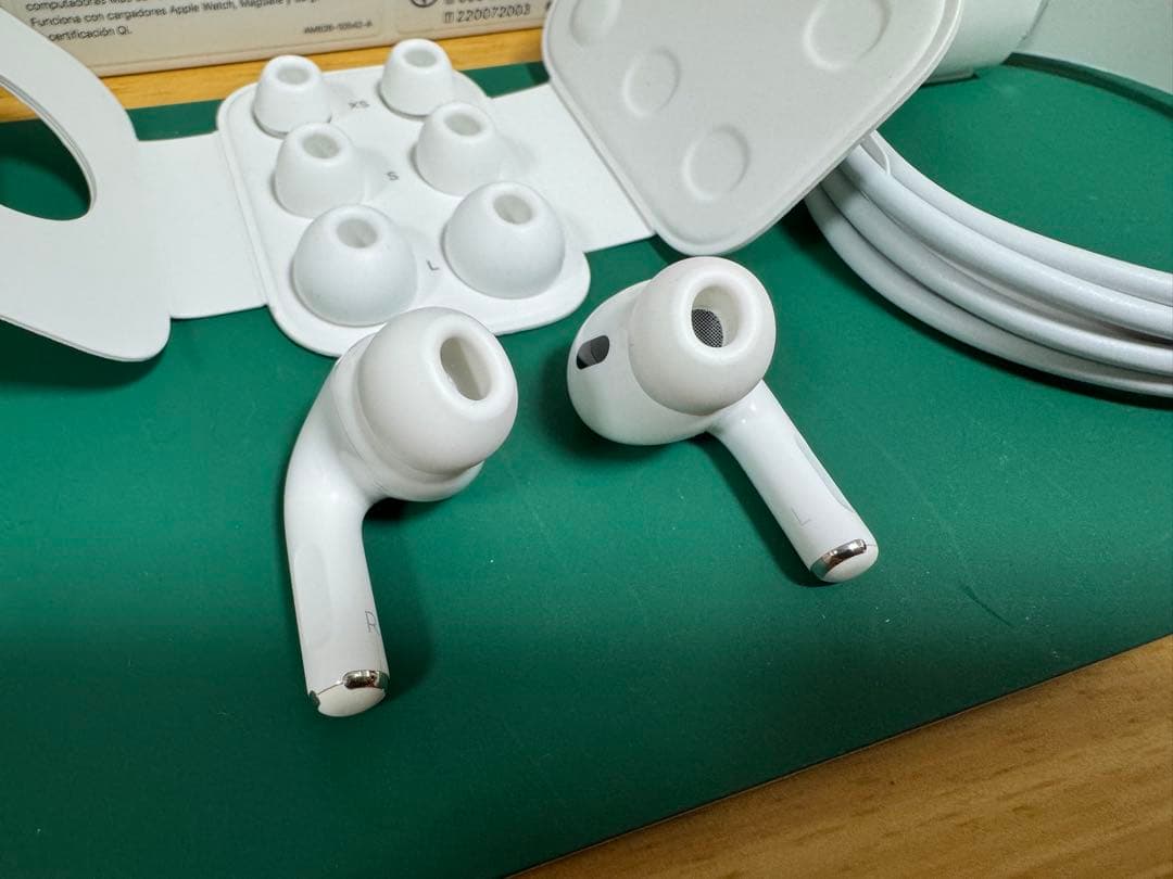 AirPods Pro 2 本体 充電ケース付き Lightningモデル