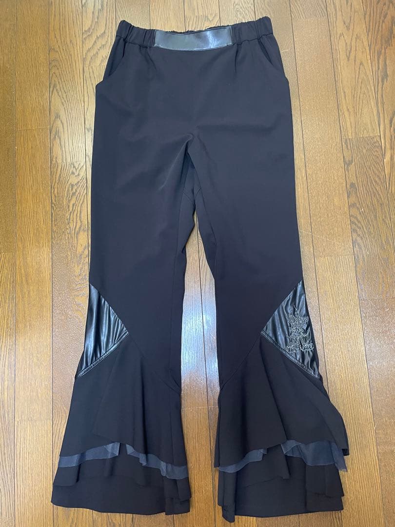 アルベロベロフレアパンツ 黒 刺繍付き