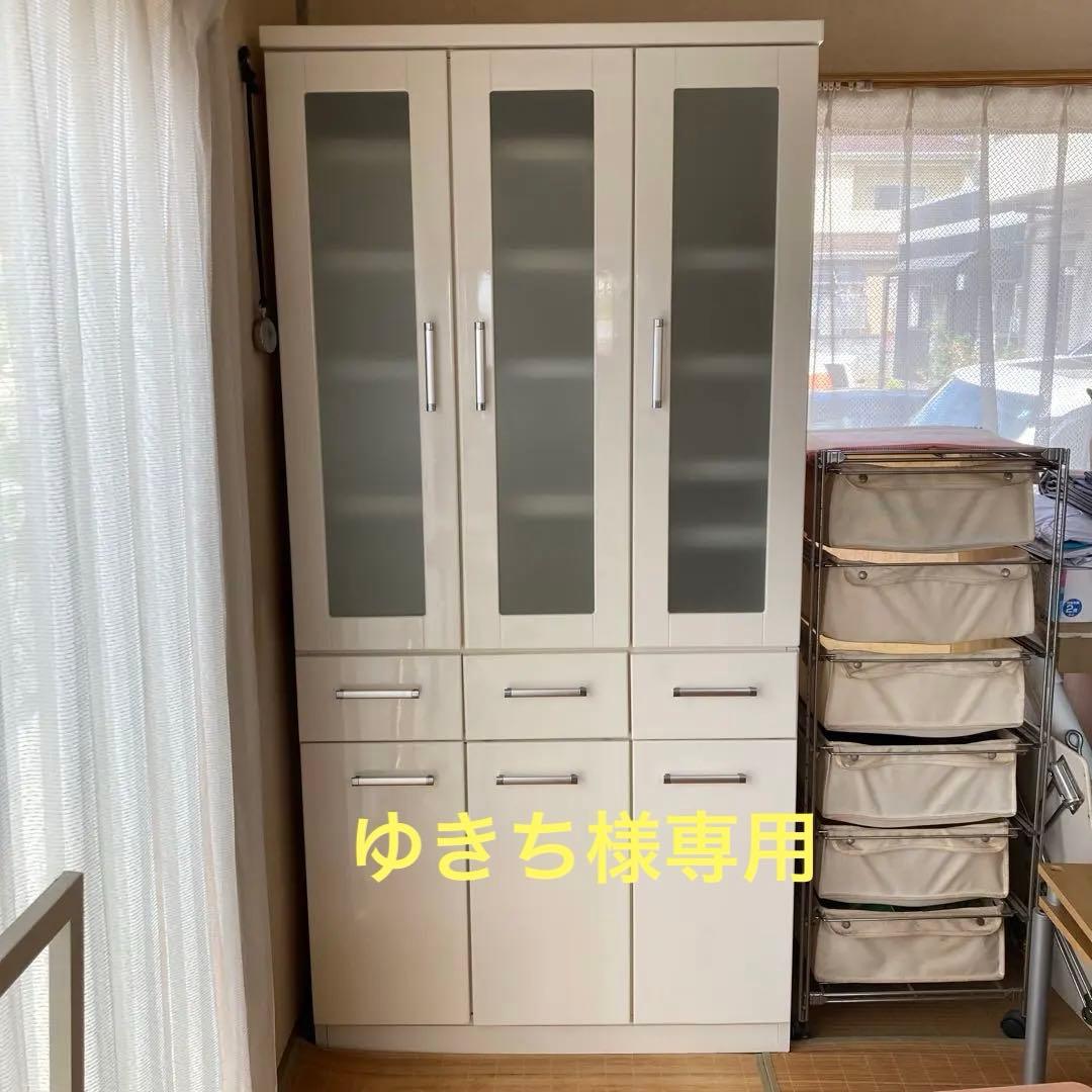 ニトリホワイト食器棚 ガラス扉付き