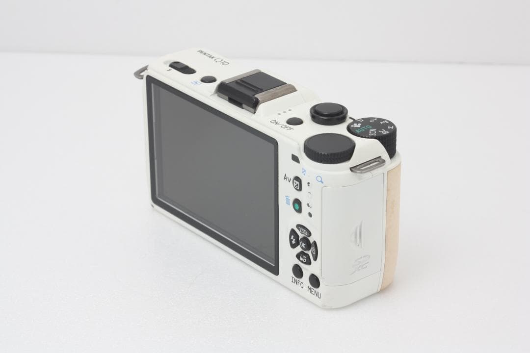 ペンタックス PENTAX Q10 ボディ ホワイト 完動品 #353b