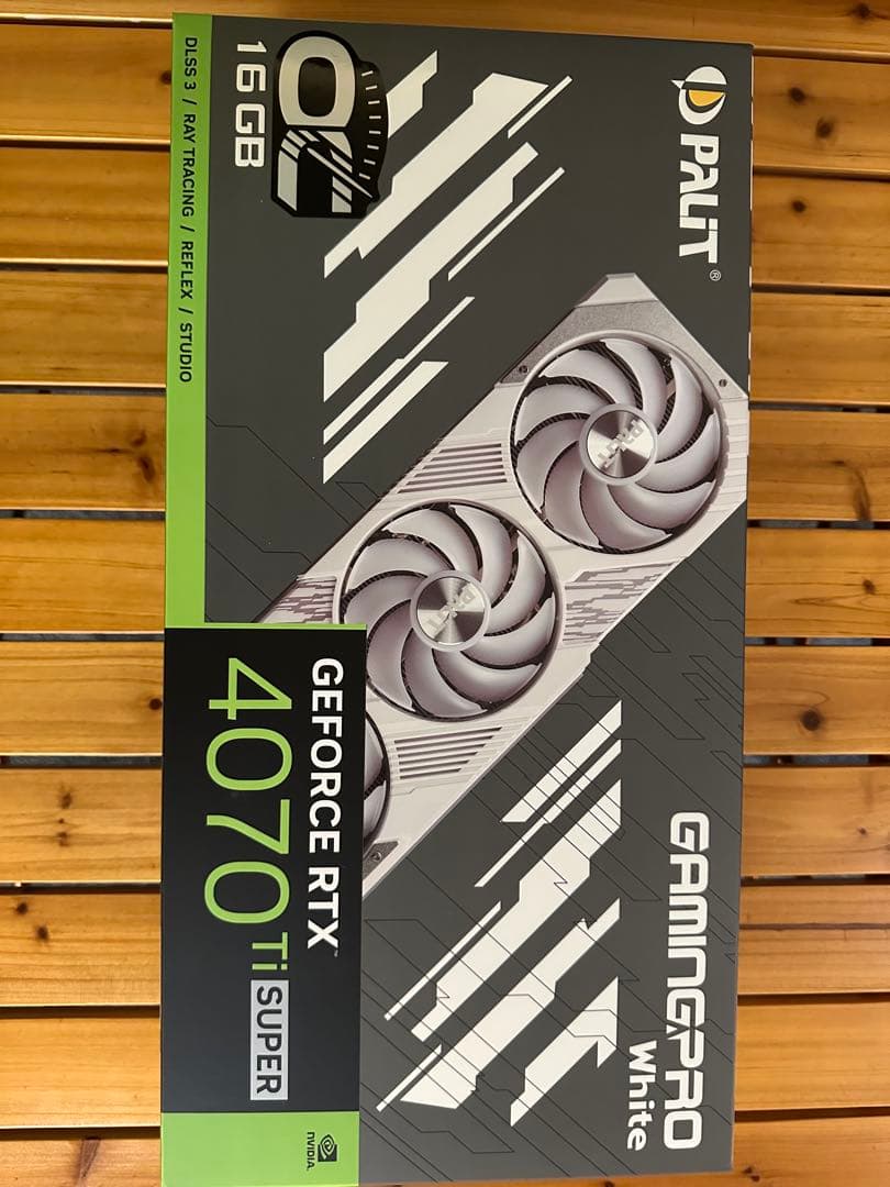 GeForce RTX 4070 Ti Super Whiteモデル