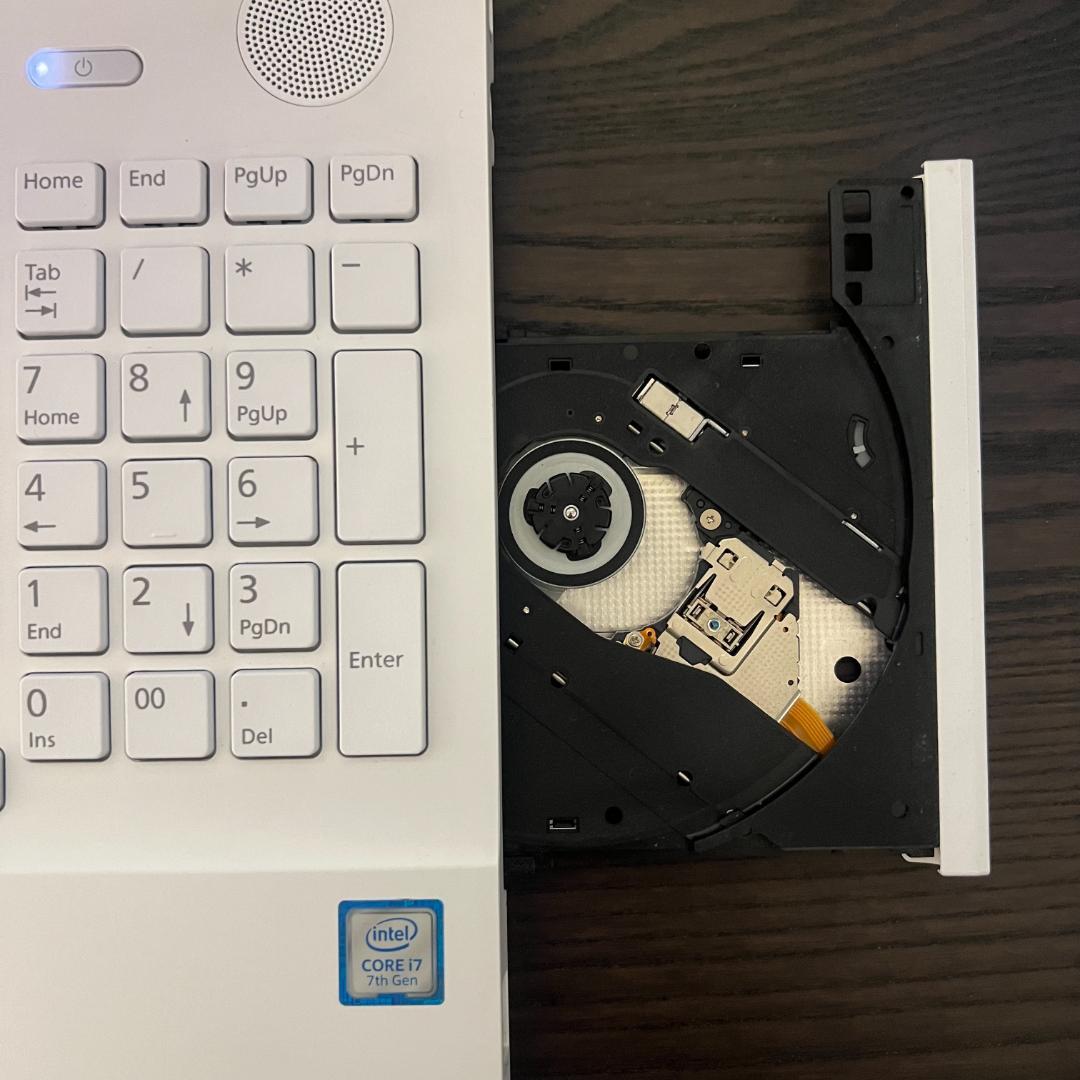 富士通 LIFEBOOK✨SSD256GB☆Core i7☆メモリ8GB