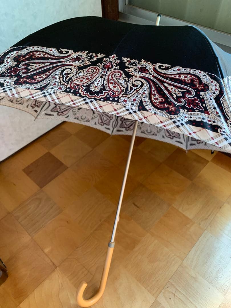 BURBERRY長傘　黒と赤のペイズリー柄