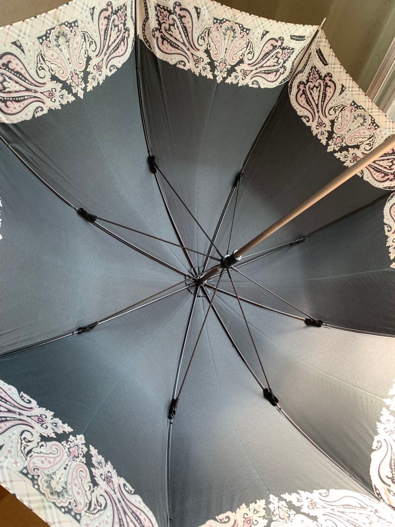 BURBERRY長傘　黒と赤のペイズリー柄