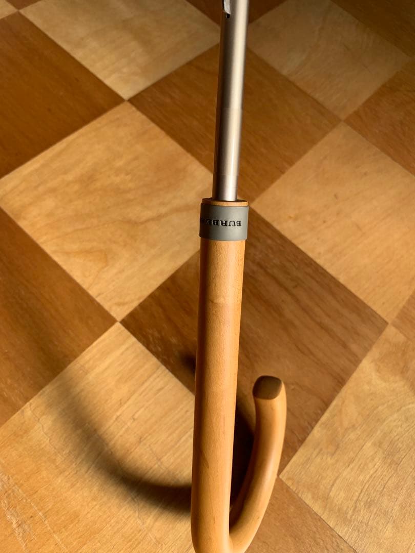 BURBERRY長傘　黒と赤のペイズリー柄