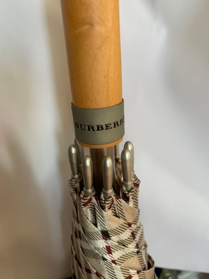 BURBERRY長傘　黒と赤のペイズリー柄