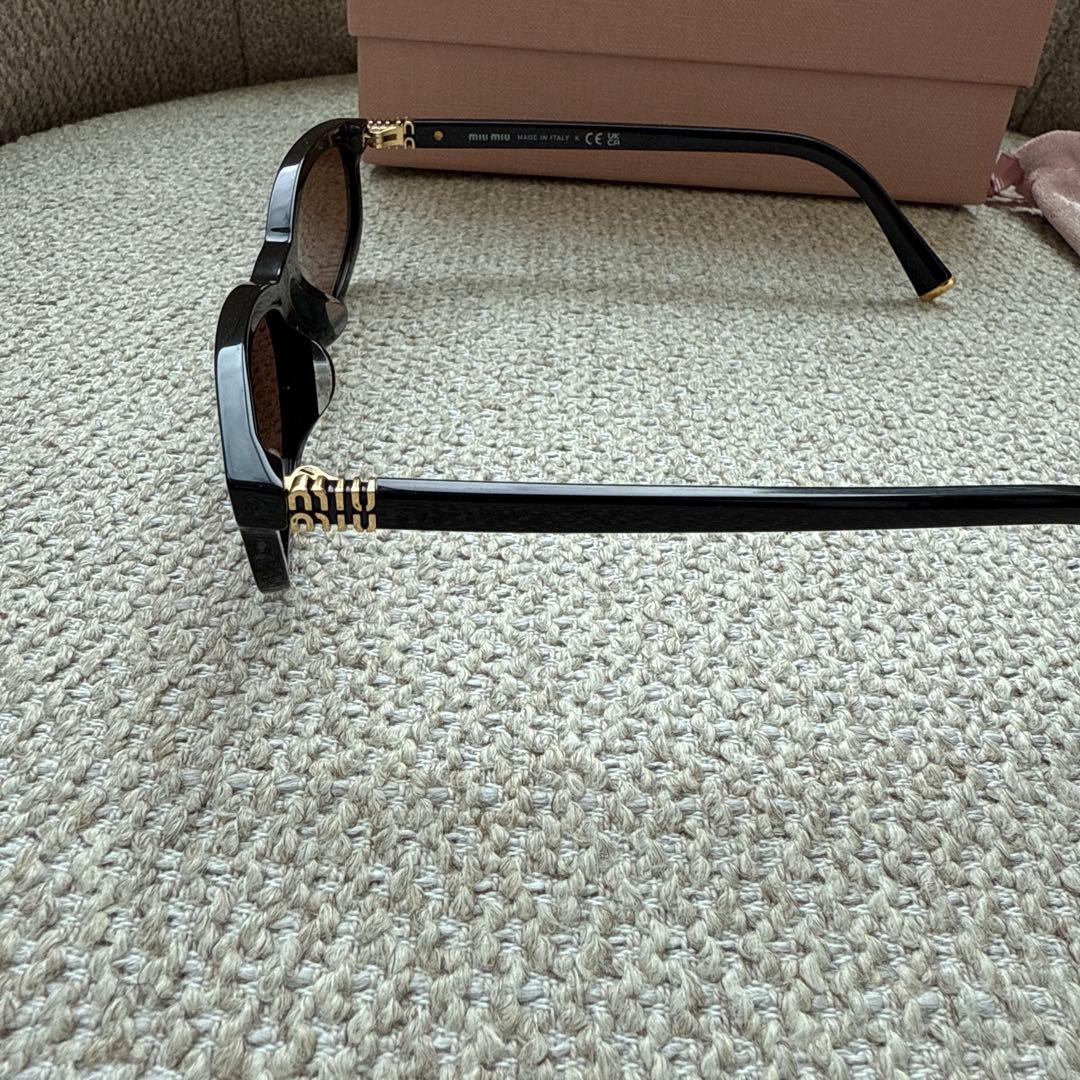 Miu Miu リガード サングラス