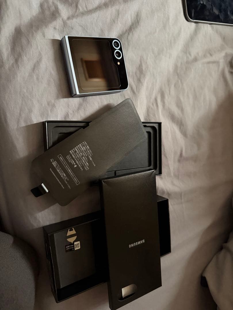 あ*る様 Samsung Galaxy Z Flip6 本体