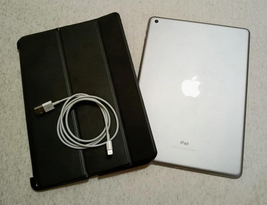 Apple iPad 第6世代 128GB スペースグレイ