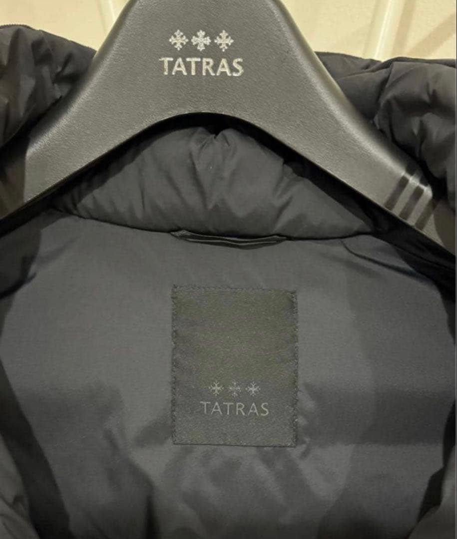 サ*リ様 【美品】TATRAS ブレージョ BLEGGIO ハイブリッドダウン