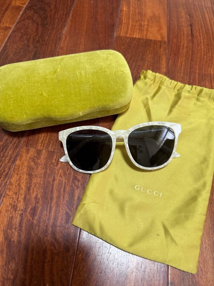W*!様 GUCCI ホワイト・クリア サングラス