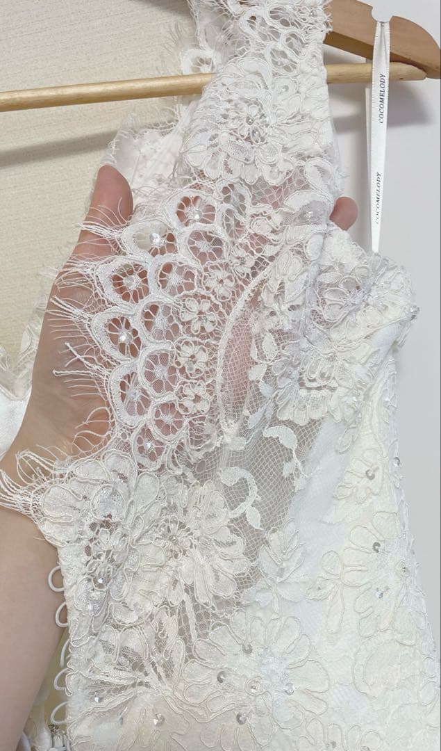 ココメロディ チュール レース ビジュー Vネック ウェディングドレス 9号